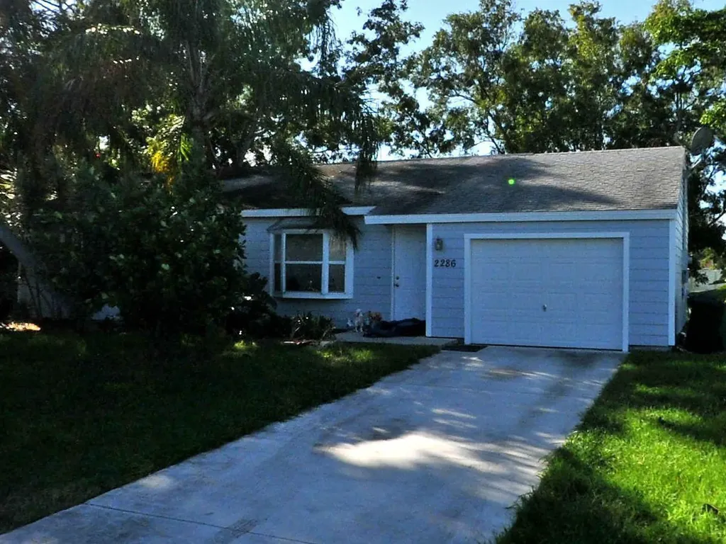 2286 SE Braddock Street Port St Lucie FL 34952
