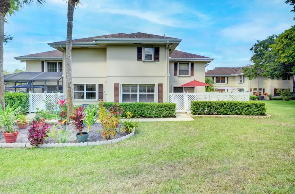 19 Amherst Court Royal Palm Beach FL 33411