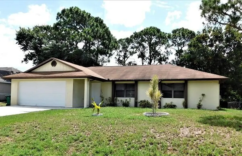 1821 SE Carvalho Street Port St Lucie FL 34983