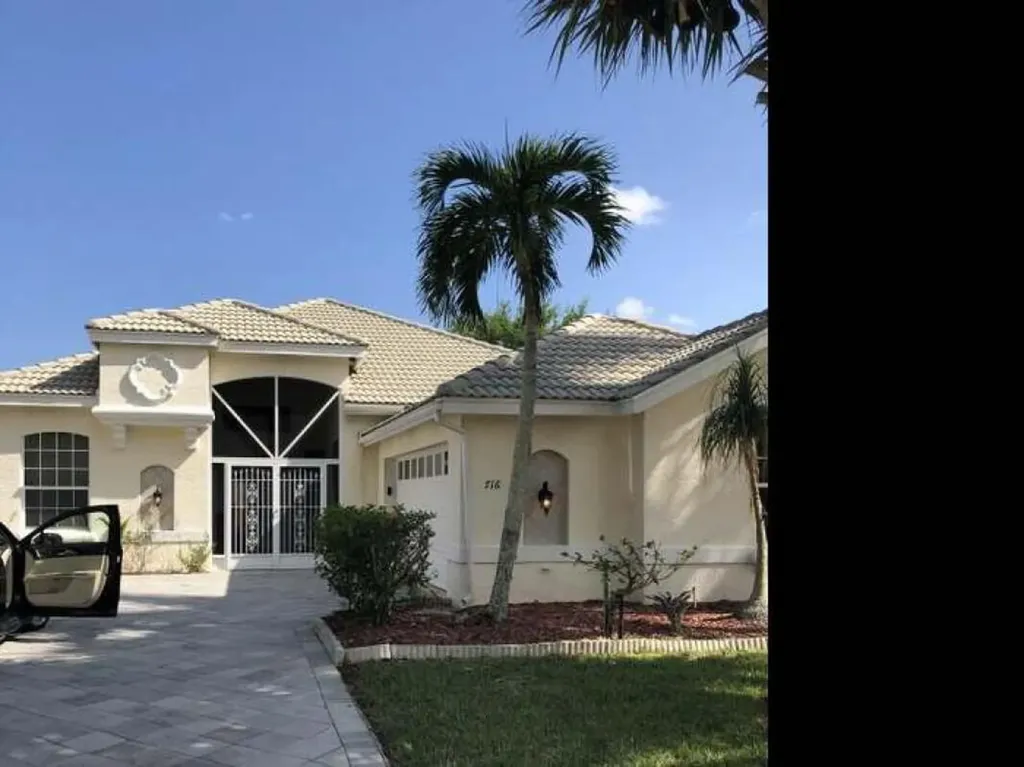 716 SW Lake Charles Circle Port St Lucie FL 34986