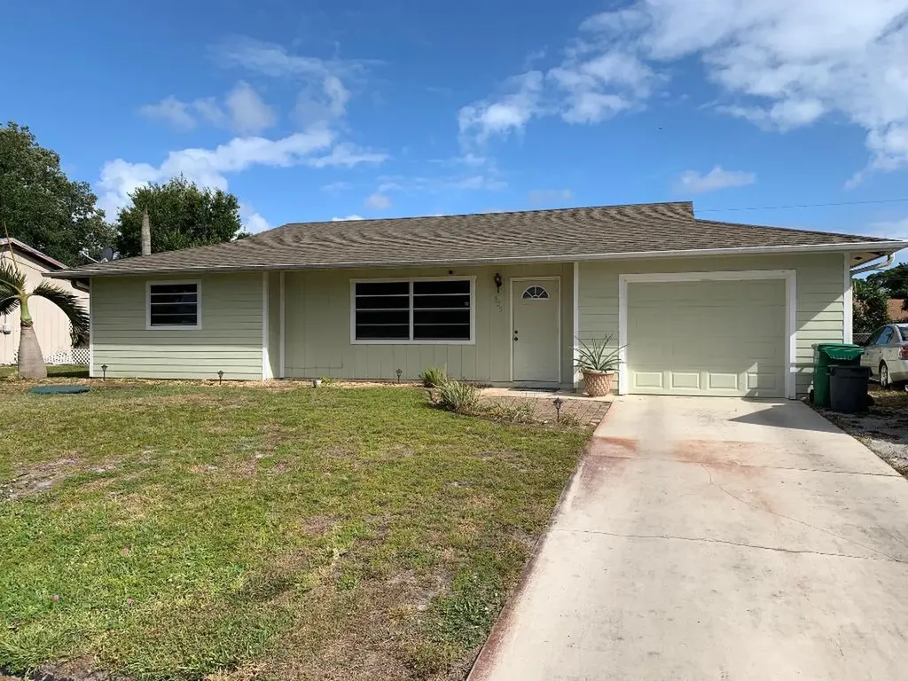 325 SE Starfish Avenue Port St Lucie FL 34983