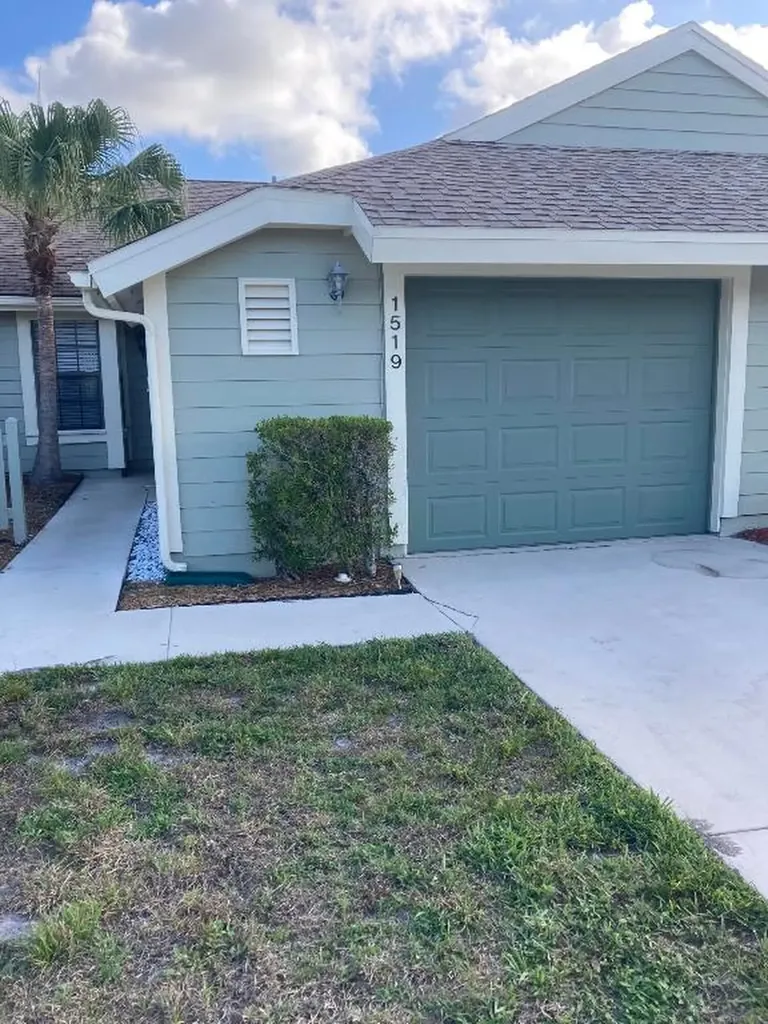 1519 SE Dewberry Court Port St Lucie FL 34952