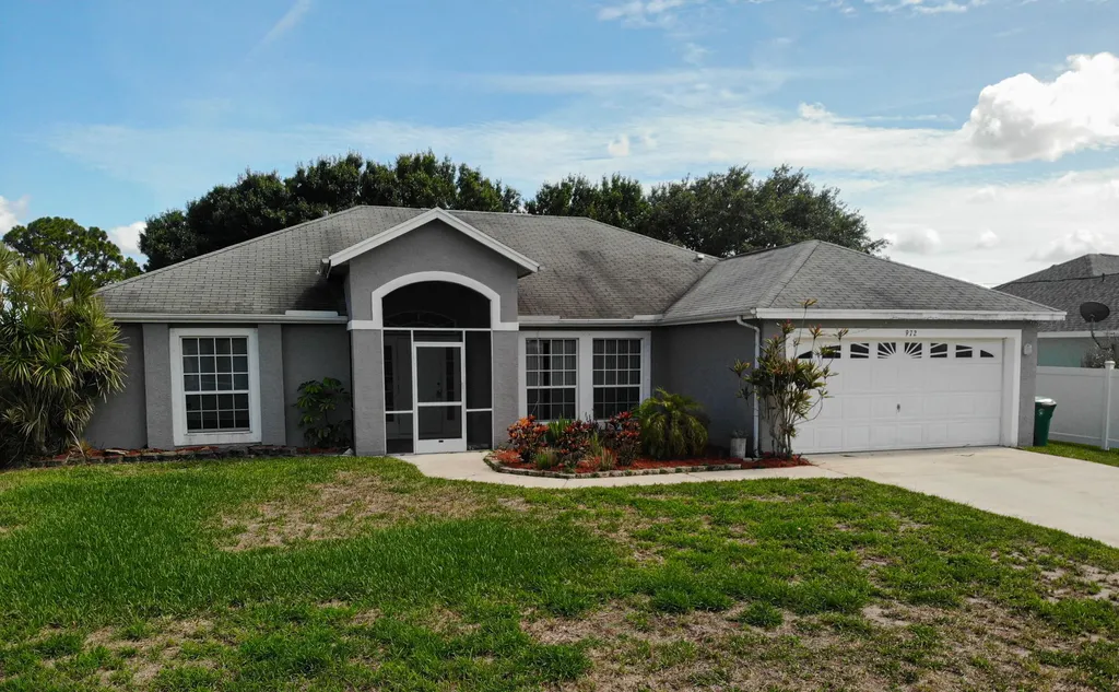 972 SW Bellevue Avenue Port St Lucie FL 34953