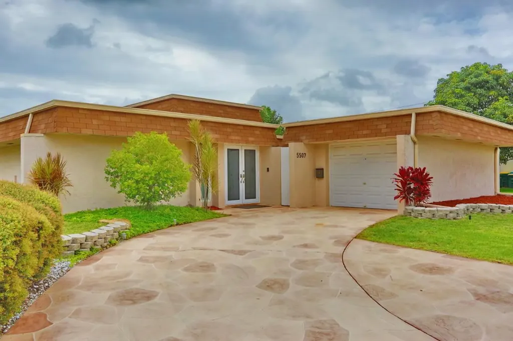 5507 Banyan Lane Tamarac FL 33319