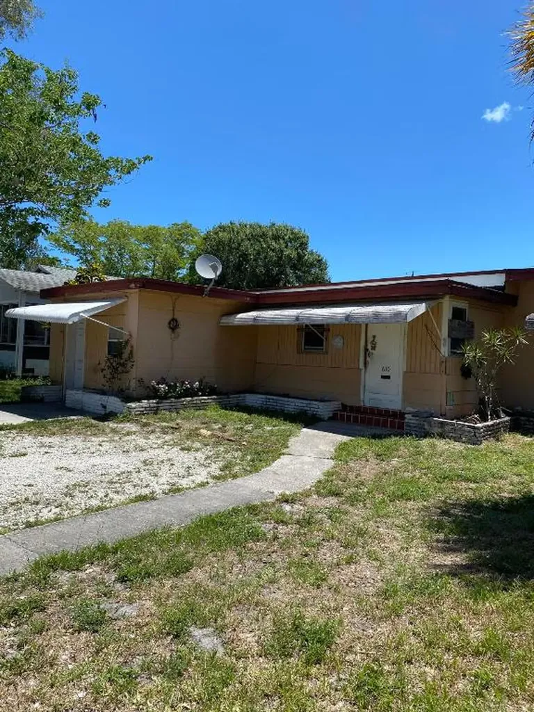 610 S 13th Street Fort Pierce FL 34950