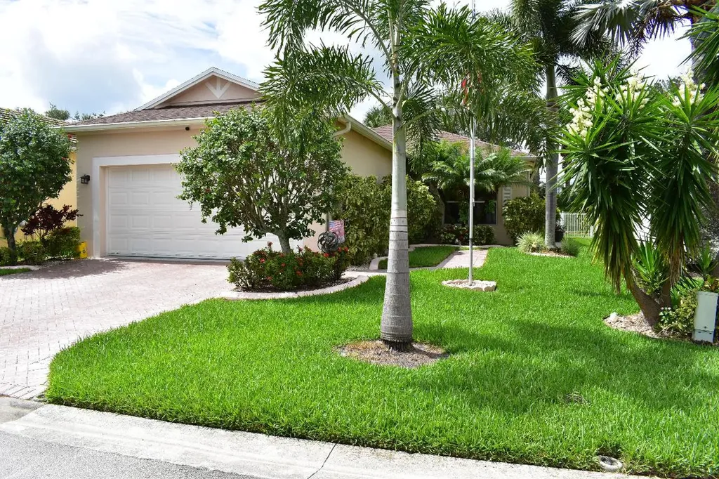 878 SW Rocky Bayou Terrace Port St Lucie FL 34986