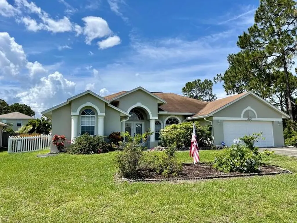 1562 SW Meridian Avenue Port St Lucie FL 34953