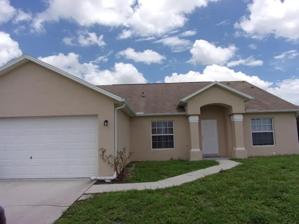 4674 SW Fallkirk Street Port St Lucie FL 34953