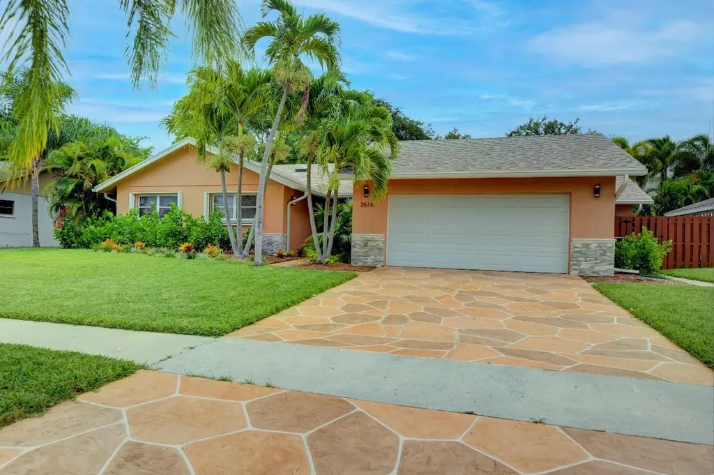2616 SW 4th Street Boynton Beach FL 33435
