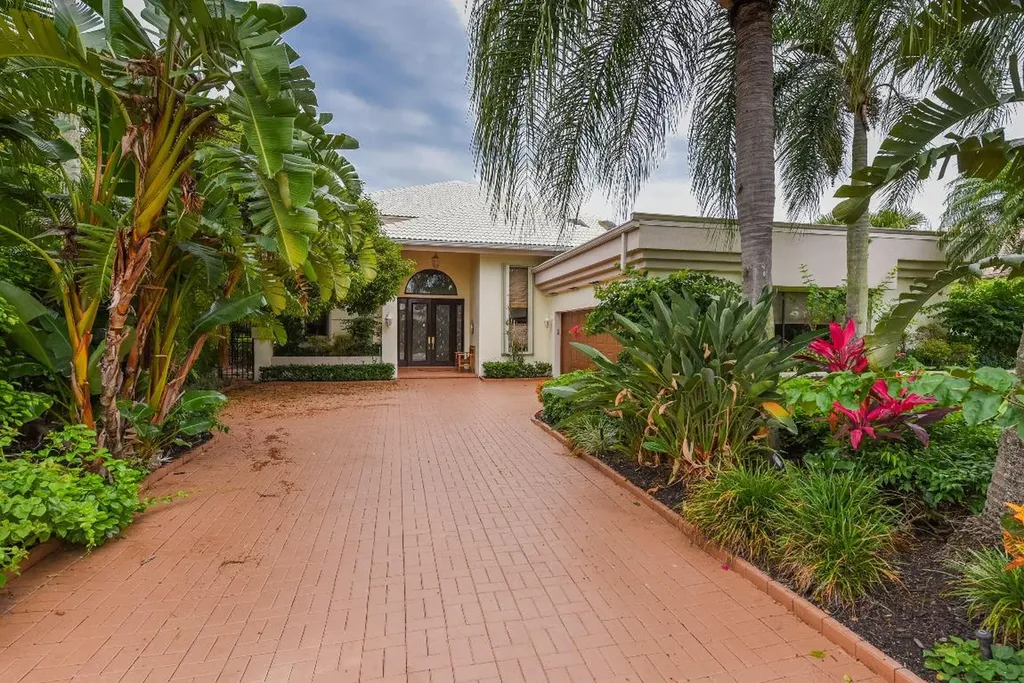 17381 Loch Lomond Way Boca Raton FL 33496