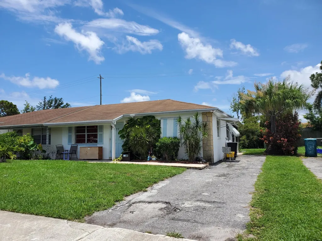 5770 S 38th Court Greenacres FL 33463