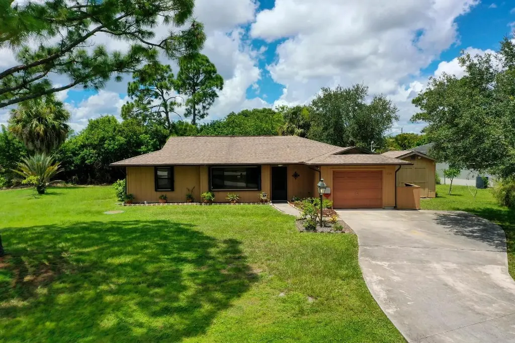1598 SW Irving Street Port St Lucie FL 34983