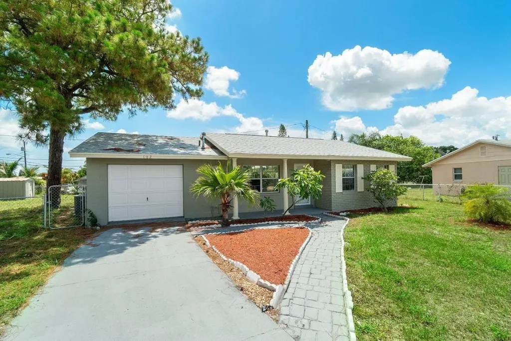 102 Gotham Court Fort Pierce FL 34946