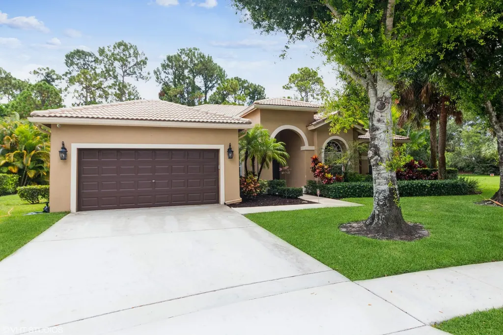 15442 Whispering Willow Drive Wellington FL 33414