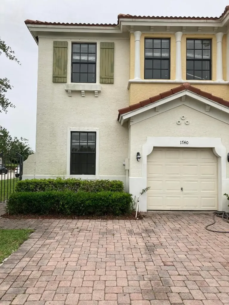 1740 SW Via Rossa Port St Lucie FL 34953