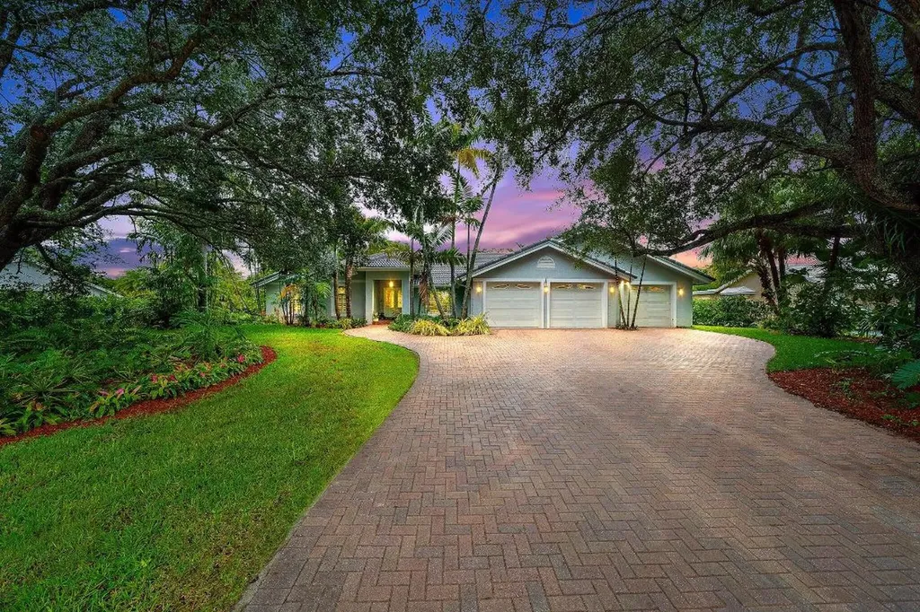 21382 Sweetwater Lane N Boca Raton FL 33428