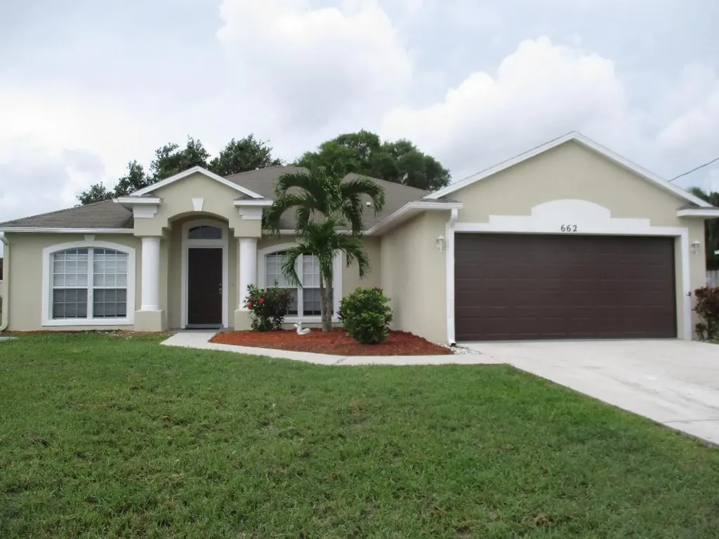 662 SW Lakehurst Drive Port St Lucie FL 34983