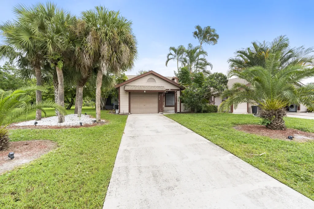 1416 SE Colchester Circle Port St Lucie FL 34952