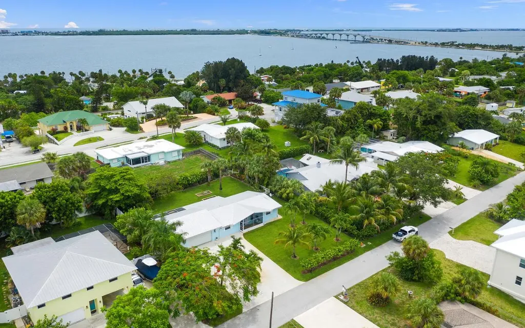 4245 NE Sunset Drive Jensen Beach FL 34957