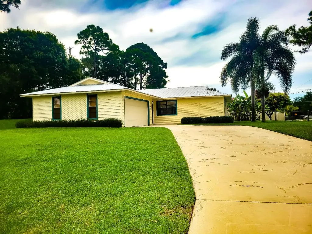 1701 SW Bellevue Avenue Port St Lucie FL 34953