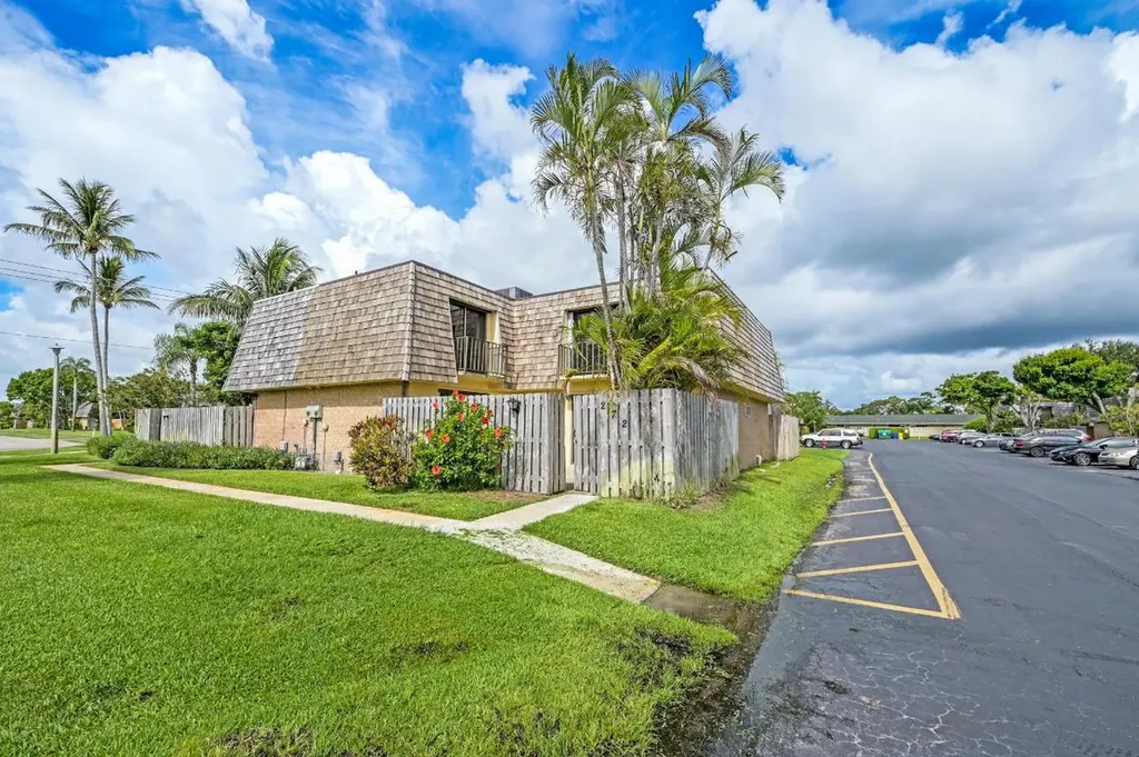 272 Woodland Road Palm Springs FL 33461