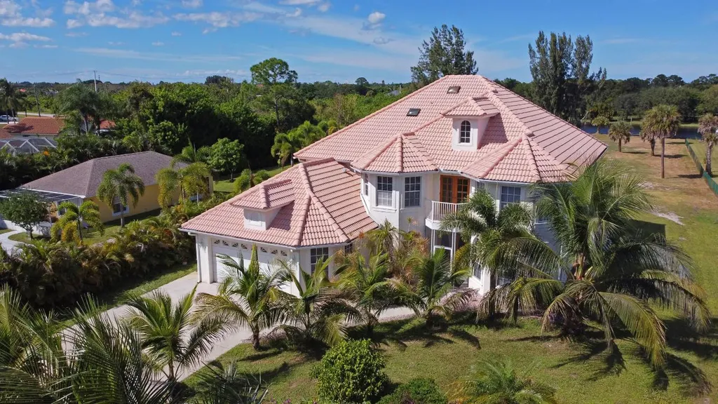 2421 SE North Lookout Boulevard Port St Lucie FL 34984