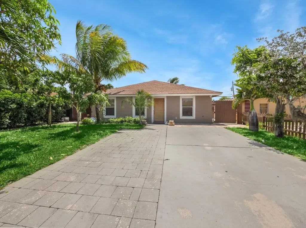 1017 S H Street Lake Worth Beach FL 33460