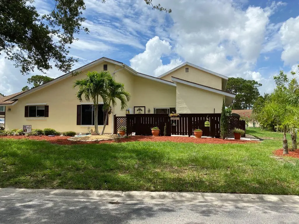 1702 SE Balmoral Court Port St Lucie FL 34952
