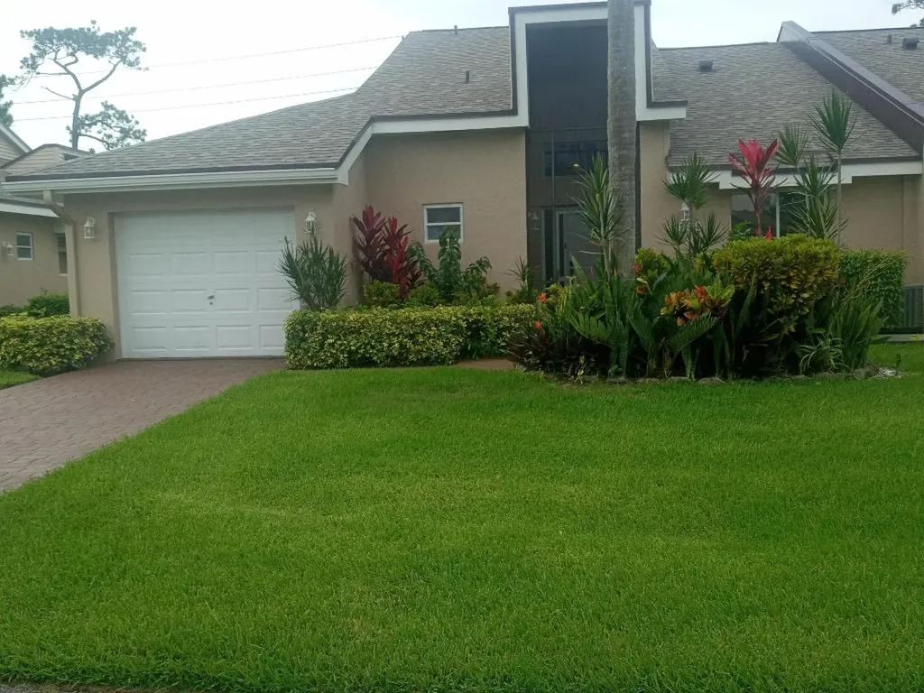 6869 Fountains Circle Lake Worth FL 33467