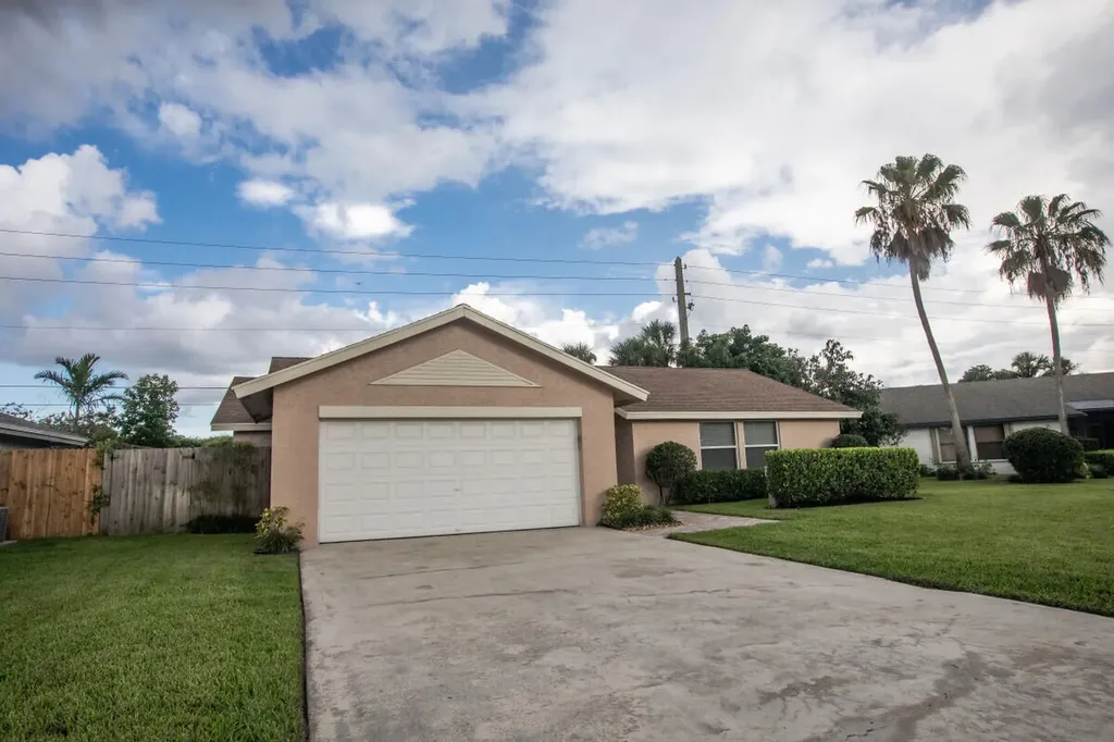 9534 Silverspring Lane Boca Raton FL 33434