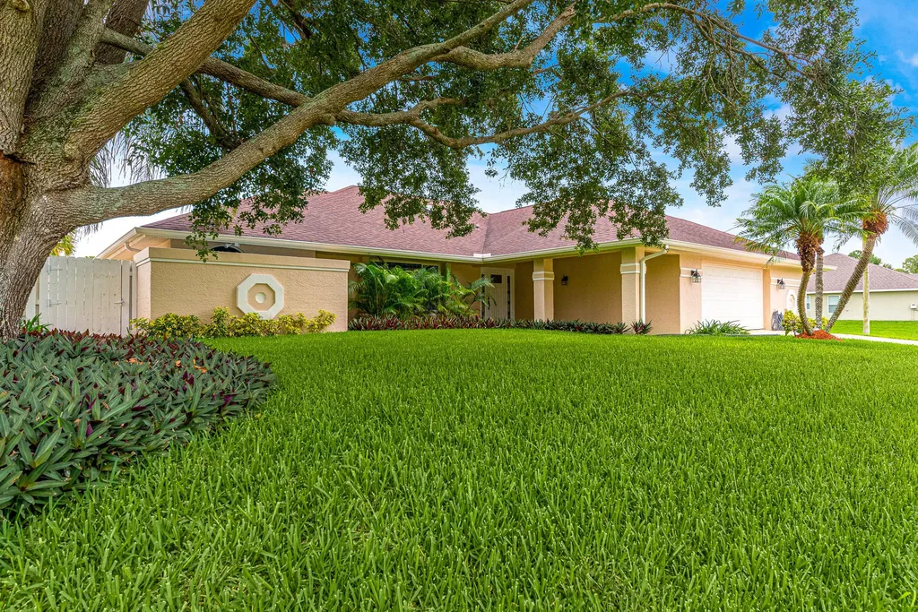 1821 SW Mackenzie Street Port St Lucie FL 34953