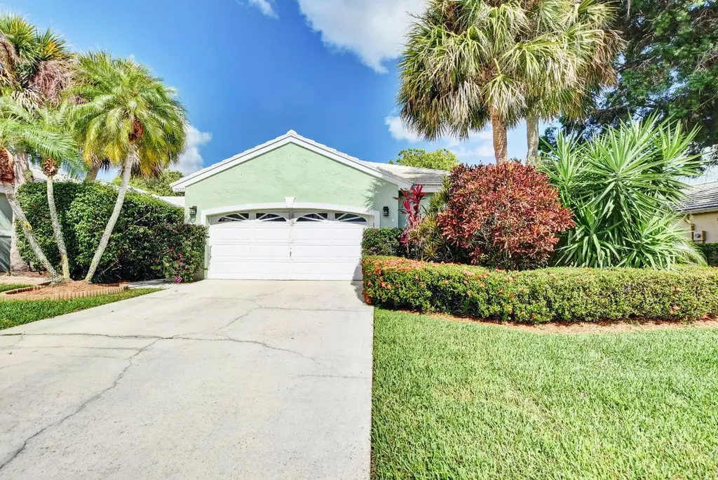 2537 Country Golf Drive Wellington FL 33414