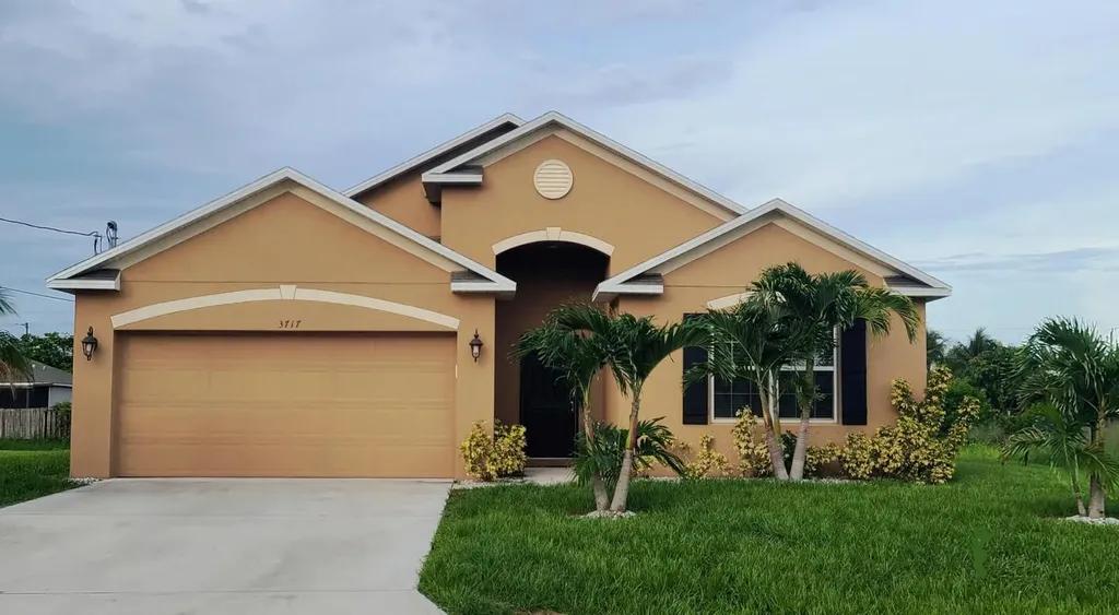 3717 SW Kasin Street Port St Lucie FL 34953