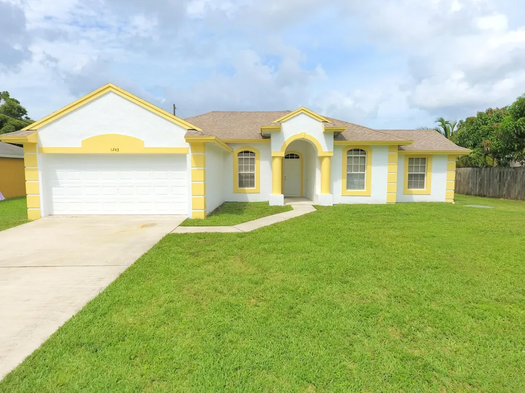 1243 SE Wave Lane Port St Lucie FL 34983