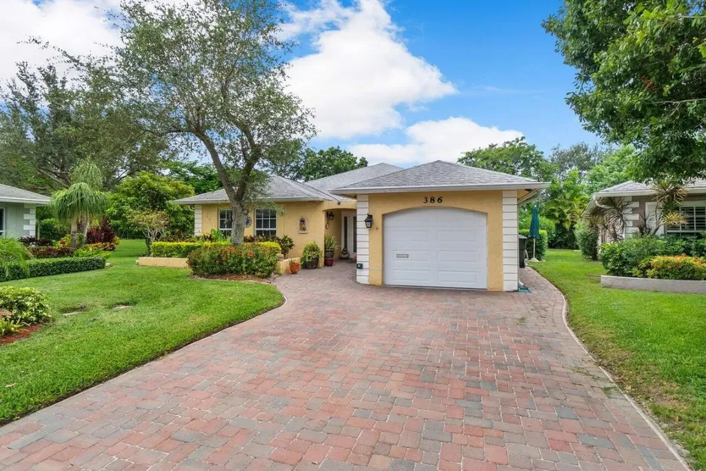 386 SW 5th Way Boca Raton FL 33432