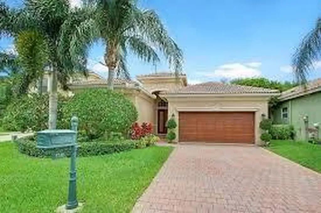 5749 Via De La Plata Circle Delray Beach FL 33484