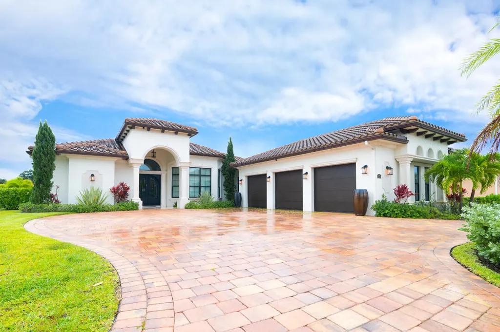 130 SE Fiore Bello Port St Lucie FL 34952