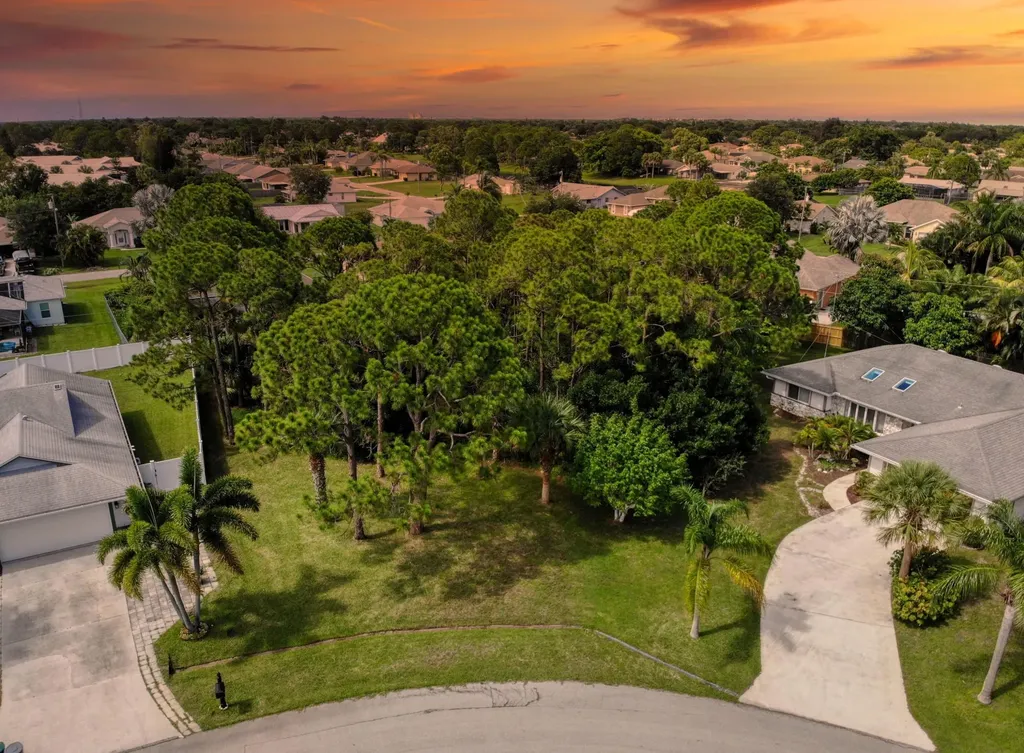 2033 SE Mary Terrace Port St Lucie FL 34952