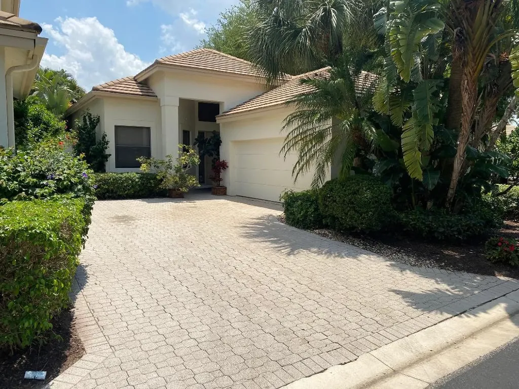 20043 Waters Edge Drive Boca Raton FL 33434