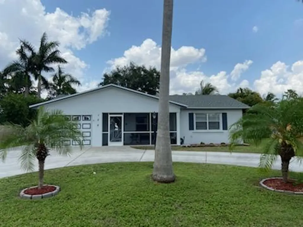 128 W Pine Tree Avenue Lake Worth FL 33467