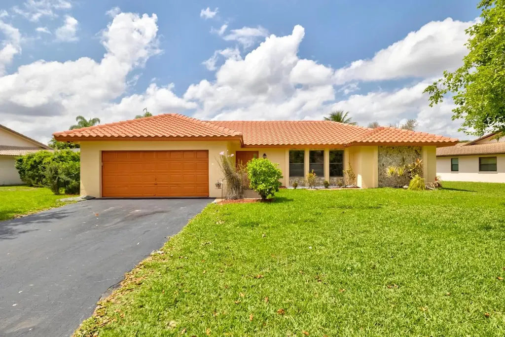 11099 NW 5th Manor Coral Springs FL 33071