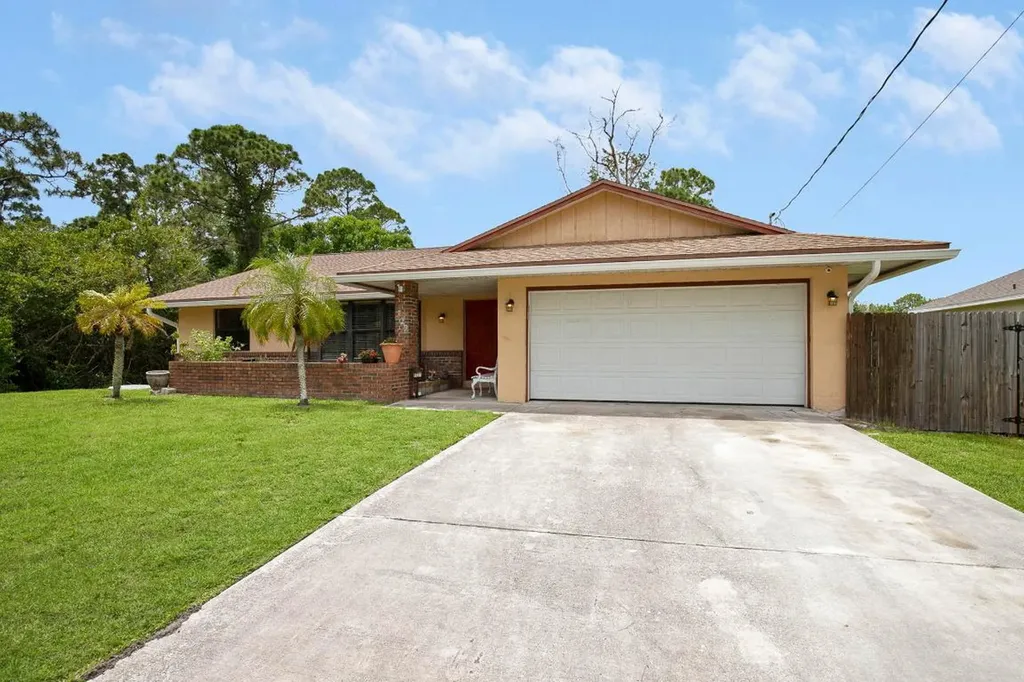 1722 SW Bonfire Terrace Port St Lucie FL 34953