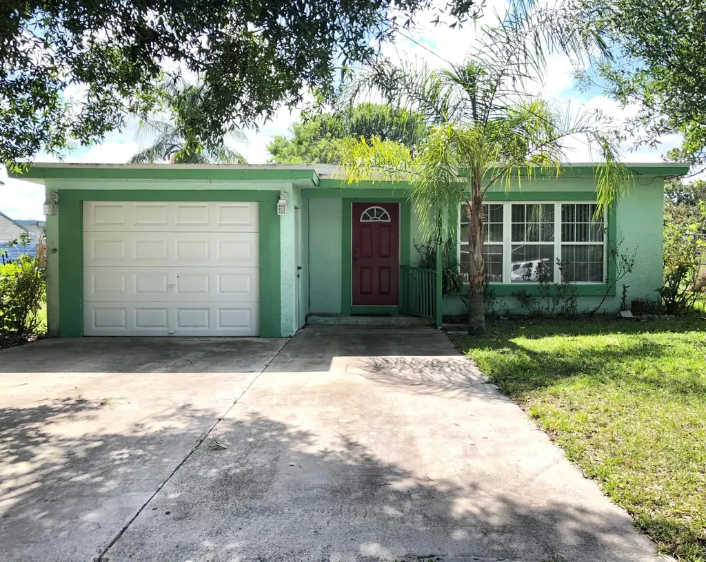 1819 S 30th Street Fort Pierce FL 34947
