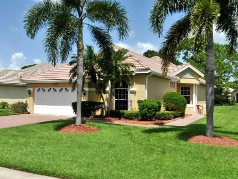553 SW New Castle Cove Port St Lucie FL 34986