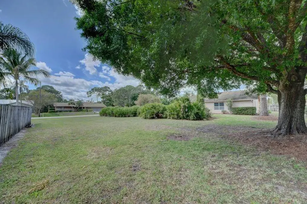 201 SW Eyerly Avenue Port St Lucie FL 34983