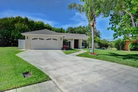 3 Oakwood Court Boynton Beach FL 33426