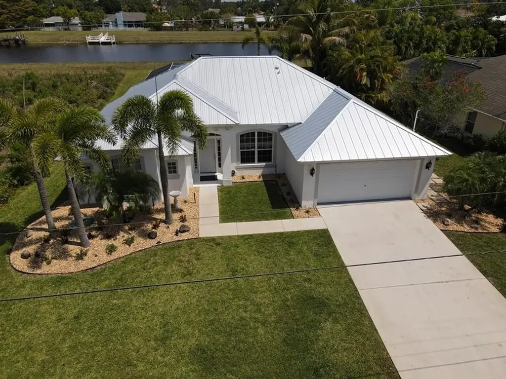 1041 SW Abingdon Avenue Port St Lucie FL 34953