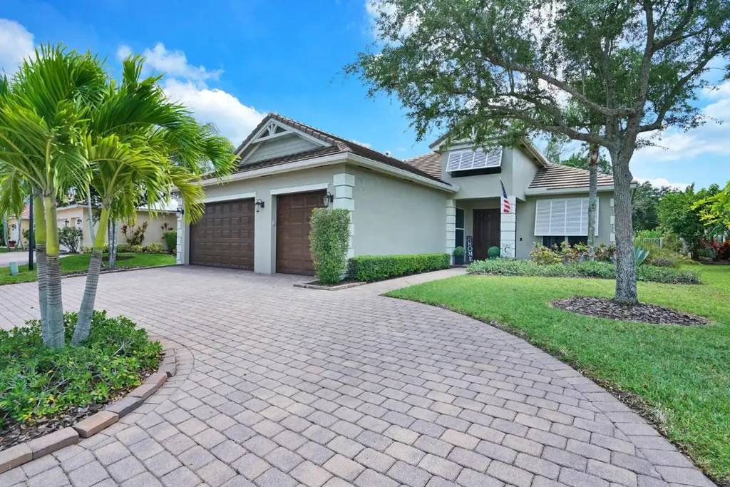 9004 New Hope Court Royal Palm Beach FL 33411