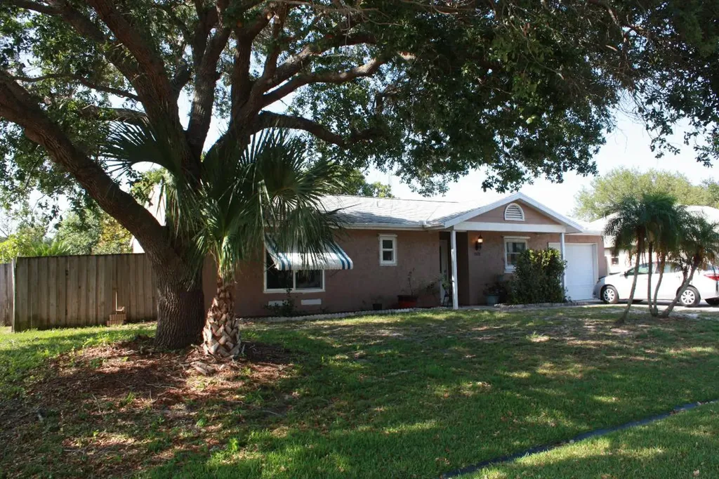 2471 SE Caligula Avenue Port St Lucie FL 34952