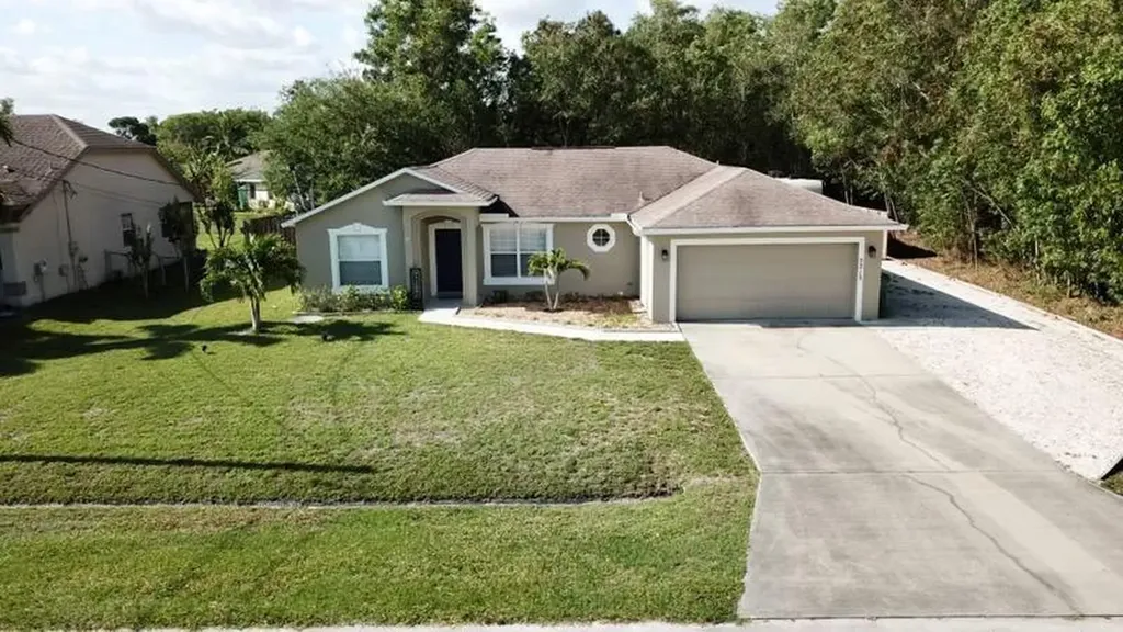 5215 NW Bengal Street Port St Lucie FL 34983